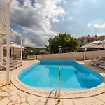 Unique Luxury Feriatum Lissa