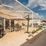 Villa Unique Luxury Feriatum Lissa