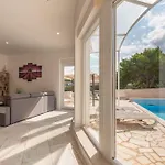 Unique Luxury Feriatum Lissa Villa