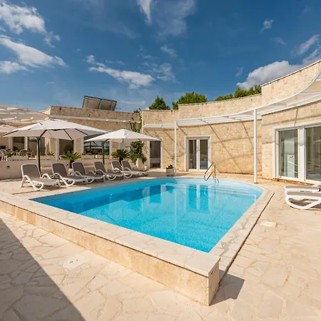 Unique Luxury Feriatum Lissa