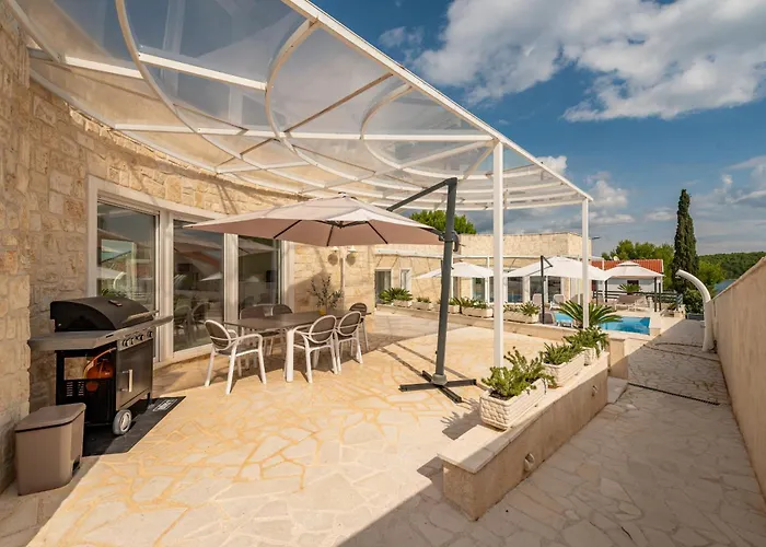 Villa Unique Luxury Feriatum Lissa