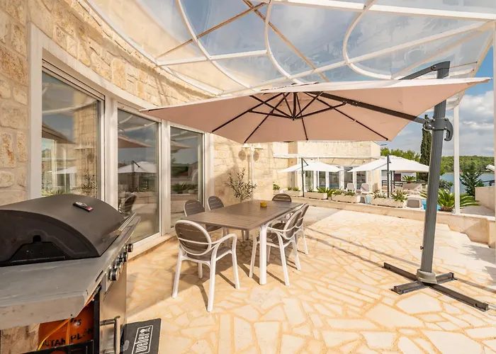 Unique Luxury Feriatum Lissa 别墅 Ždrelac
