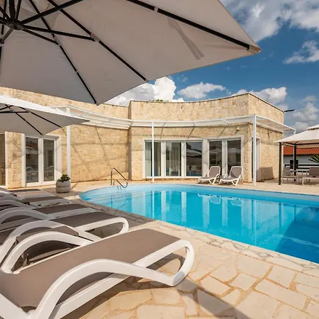 Unique Luxury Feriatum Lissa *