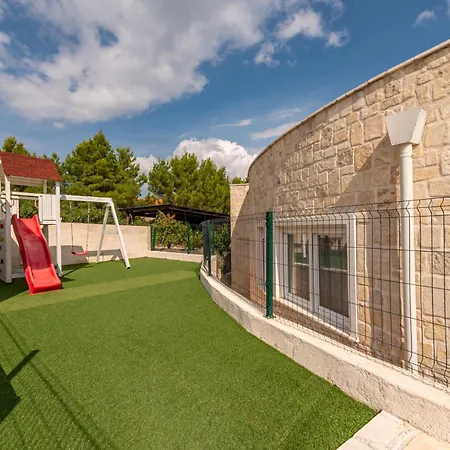 Unique Luxury Feriatum Lissa