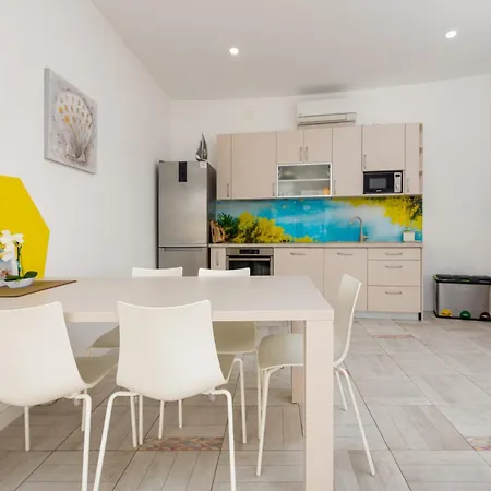 Unique Luxury Feriatum Lissa *