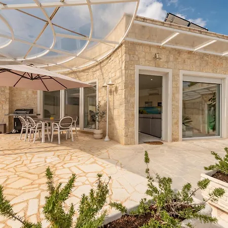 Villa Unique Luxury Feriatum Lissa