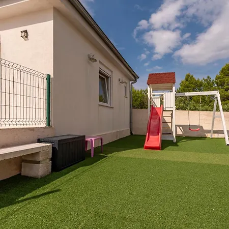 Unique Luxury Feriatum Lissa