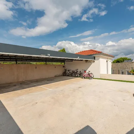 Villa Unique Luxury Feriatum Lissa *