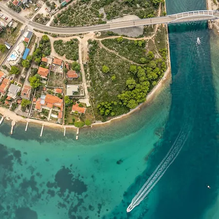 Unique Luxury Feriatum Lissa *