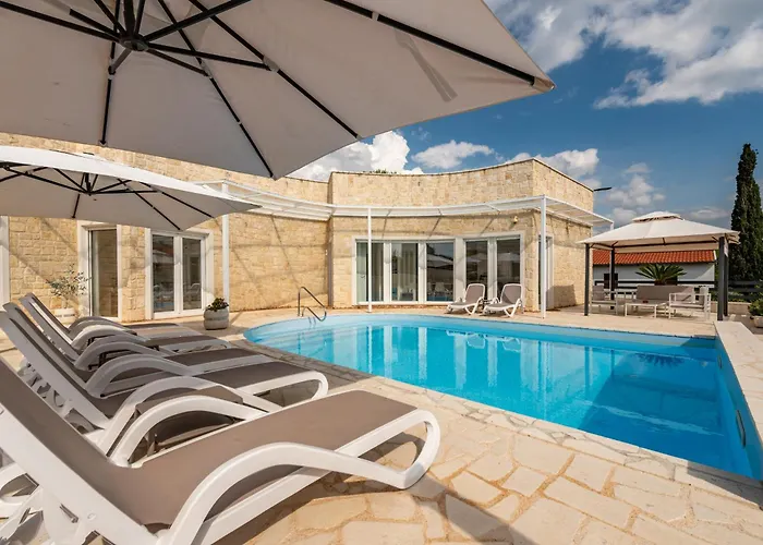 Unique Luxury Feriatum Lissa *