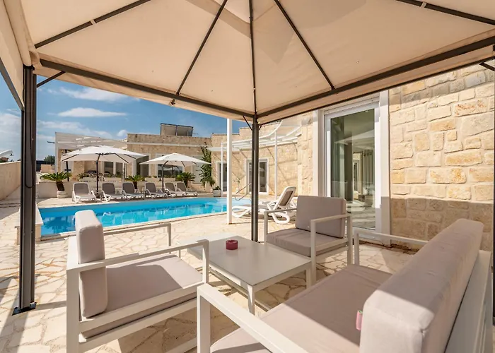 Unique Luxury Feriatum Lissa