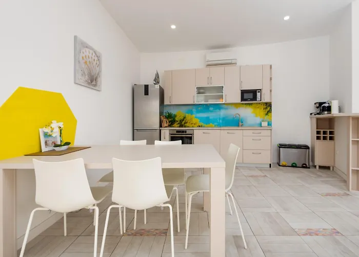 Unique Luxury Feriatum Lissa *