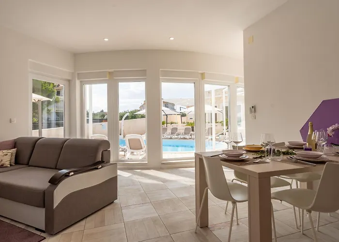 Unique Luxury Feriatum Lissa