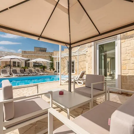 Unique Luxury Feriatum Lissa