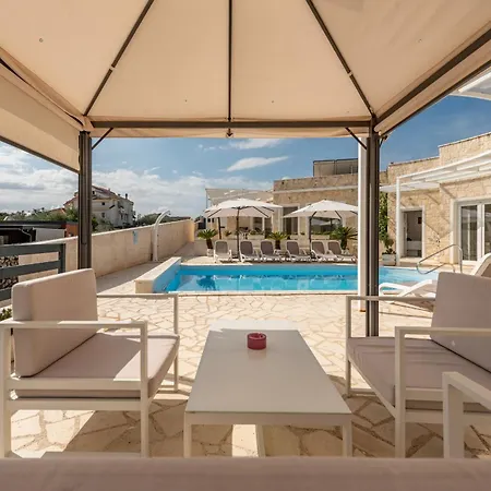 Unique Luxury Feriatum Lissa * Ždrelac