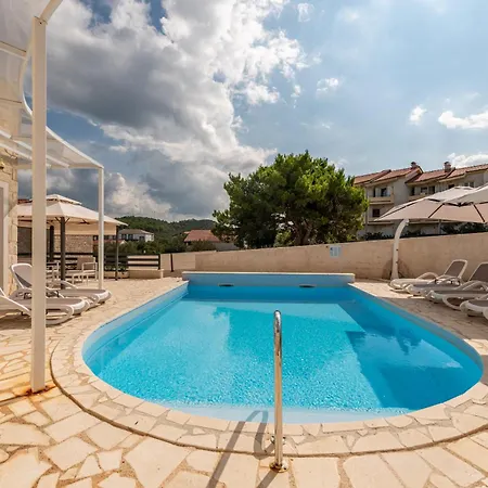 Unique Luxury Feriatum Lissa