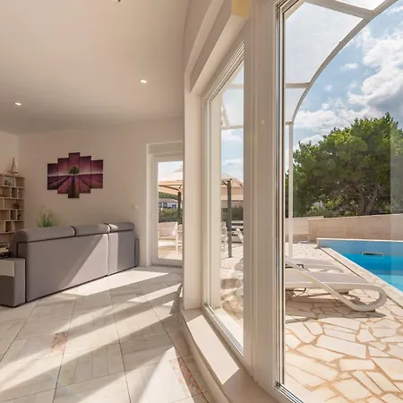 Unique Luxury Feriatum Lissa Willa