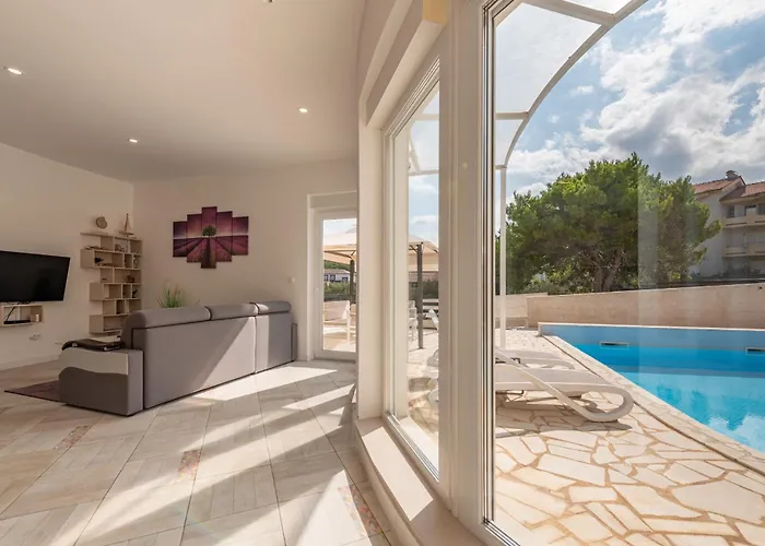 Unique Luxury Feriatum Lissa Villa