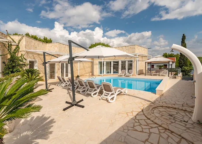 Villa Unique Luxury Feriatum Lissa